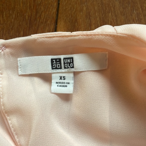 Uniqlo Pleated Sleeveless Chiffon Top - Picture 7 of 7